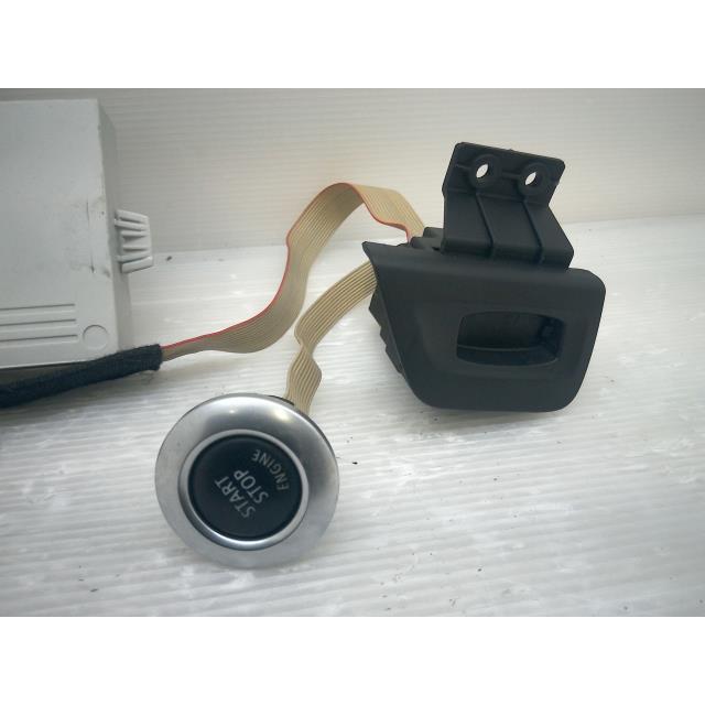 BMW 1シリーズ ABA-UF30 「CASコントロールユニット」 A22 61356981416 