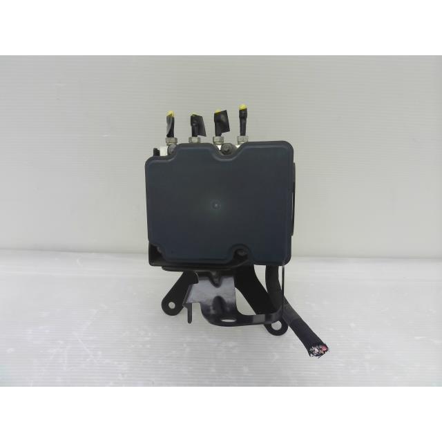 ヴォクシー DBA-ZRR80G ABS ブレーキ アクチュエーター ユニット 9AF