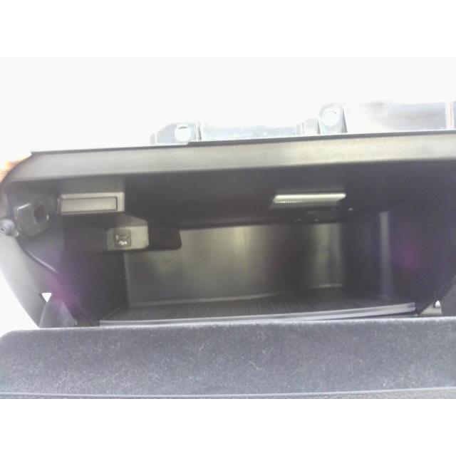 自動車 BMW 1シリーズ DBA-1A16 グローブ ボックス 475 F20 yatsu