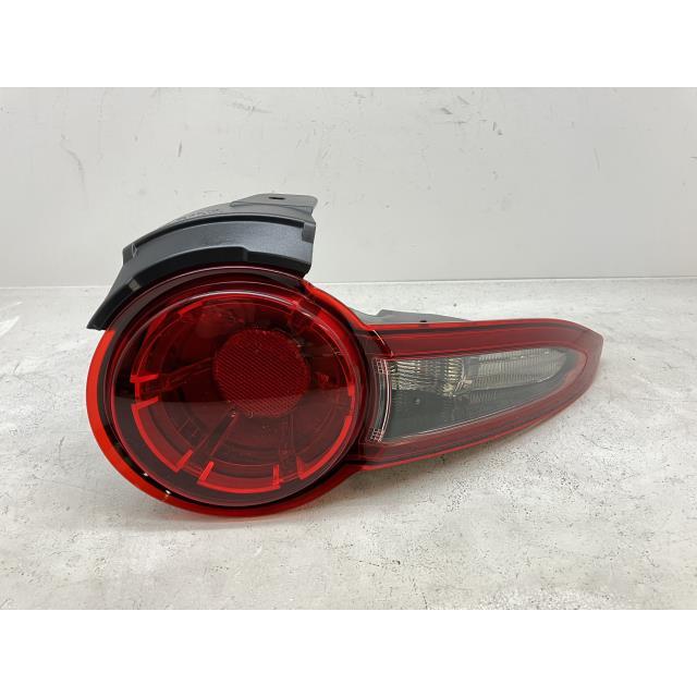 ロードスター DBA-ND5RC 右 テール ランプ ライト レンズ W2740