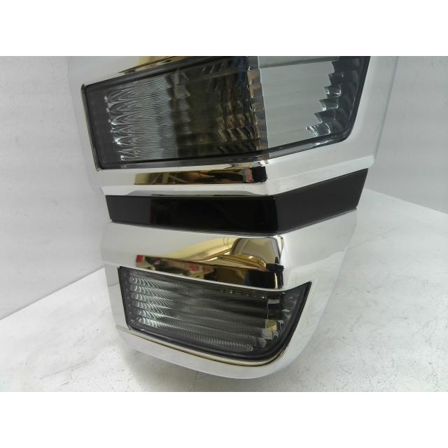 ヴォクシー DBA-ZRR80W 右 テール ランプ ライト レンズ 28-243 後期  