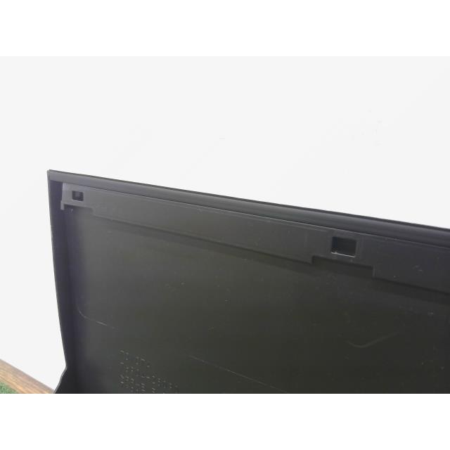 ヴォクシーHV S-Z  左フロントドア　マットガード トヨタ／ヴォクシー ZWR95W 右フロントドアマッドガードのみ 218 No