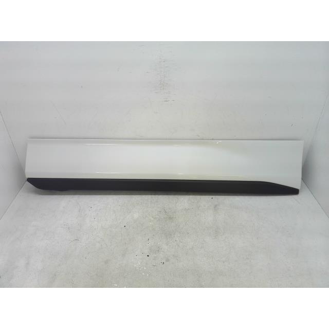 NOAH ノア 6BA-MZRA90W 左Rマッドガード 070 76906-V1020 G/X/Z サイド