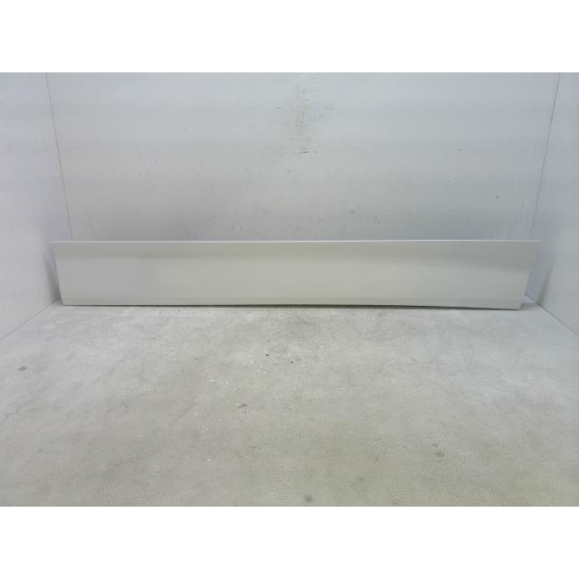 ノアNOAH90用　右フロントドア下マッドガード　 ホワイトパールマイカ089 NOAH ノア 6BA-MZRA90W 右Fマッドガード 070 76903-V1020/1 ドア