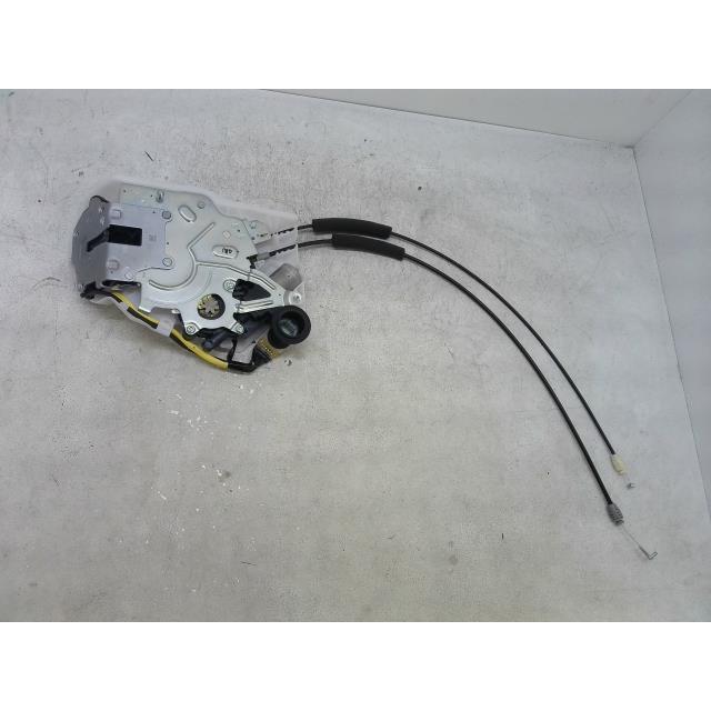 シエンタ(車) シエンタ 6AA-NHP170G 左Rドア ロック アクチュエーター