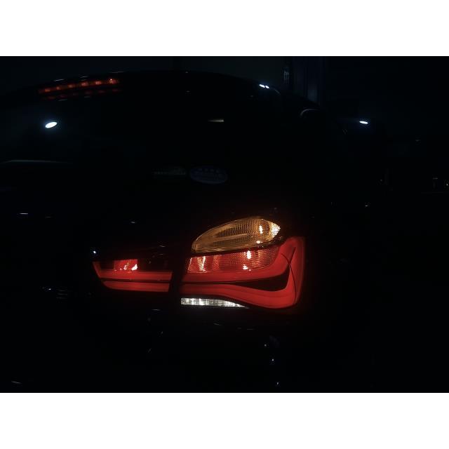 BMW 1シリーズ DBA-1A16 右 テール ランプ ライト レンズ A76 F20 118i