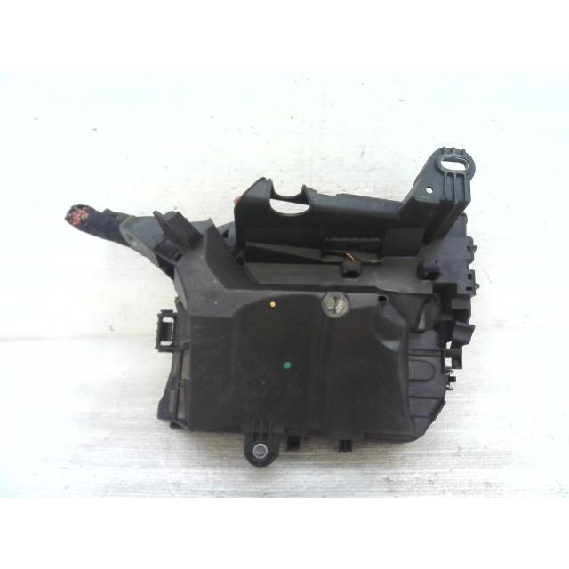 ベンツ GLAクラス DBA-156942 ヒューズ ボックス yatsu : ヤツヅカ