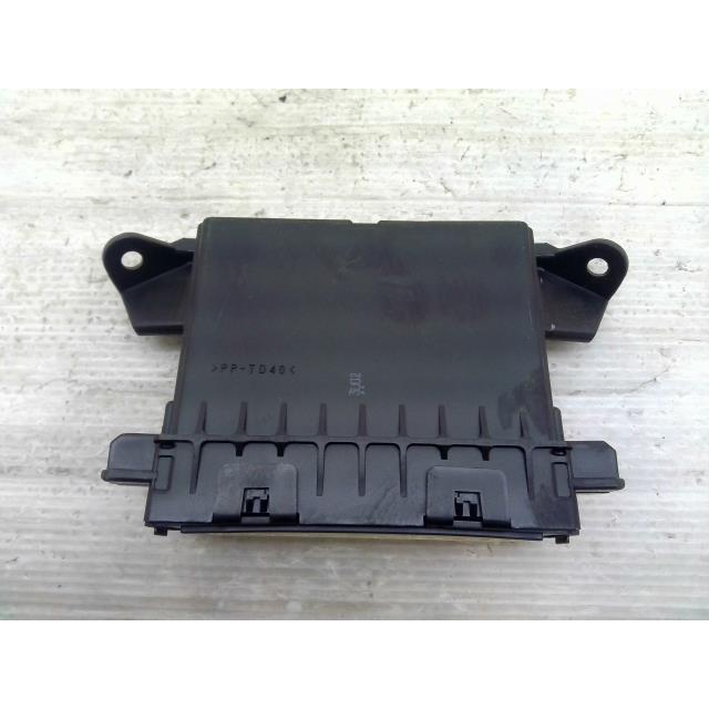 ヴェルファイア DBA-AGH30W エアコン コンピューター アンプ 070 