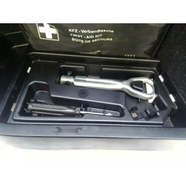 BMW 3シリーズ LDA-3D20 車載工具 300 F30 320d yatsu : ヤツヅカ