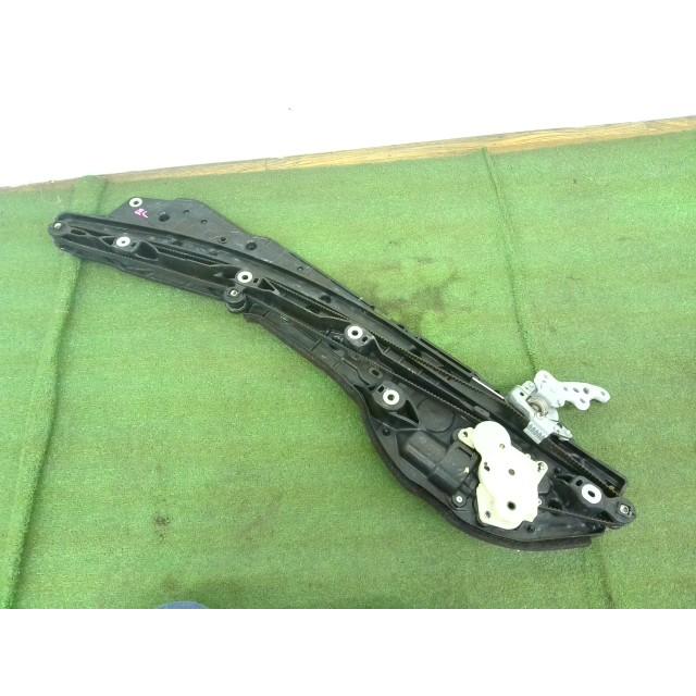 ヴォクシー DBA-ZRR80G 左パワースライドドアモーター 070 yatsu