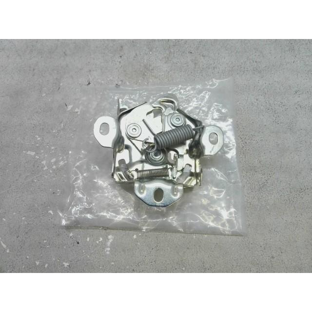 NV100クリッパー EBD-DR17V 「フードロック」 未使用品 ボンネット