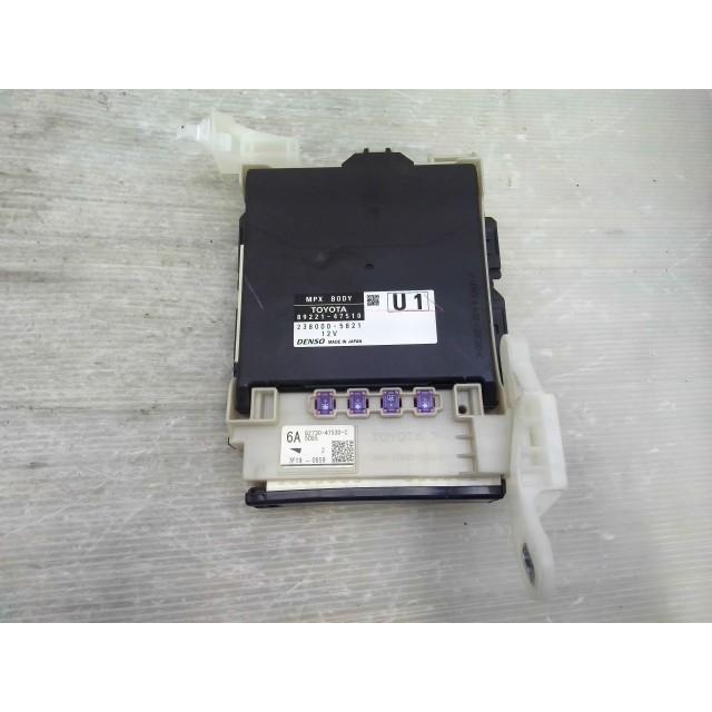 プリウス DLA-ZVW52 ヒューズ ボックス 218 89221-47510 yatsu : ヤツ