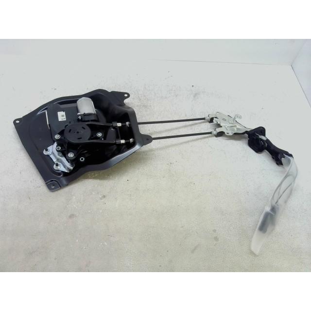 セレナ 5AA-GFC27 右パワースライドドアモーター 未使用品 MR20DD/両側