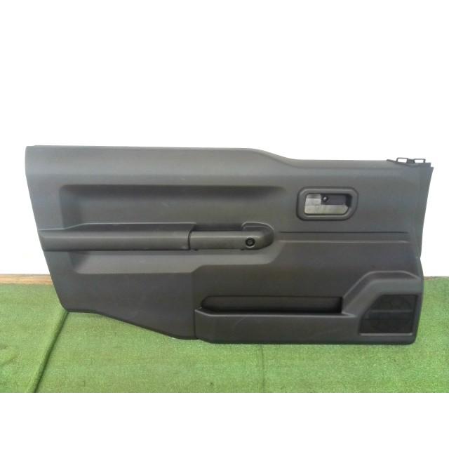 ジムニー 3BA-JB64W フロント 左 ドア トリム 内張り ZVL 個人宅配送 