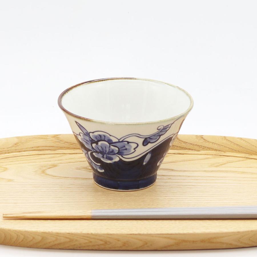 波佐見焼 翔芳窯 568碗 ボタン唐草 18071 茶碗 飯碗 陶器 手描き 西海