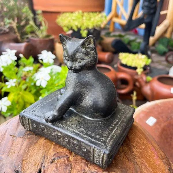 ブロンズ調本乗りネコさん♪ 置き物 オブジェ 猫 ねこ ブロンズ調本乗りネコさん♪ 置き物 オブジェ 猫 ねこ