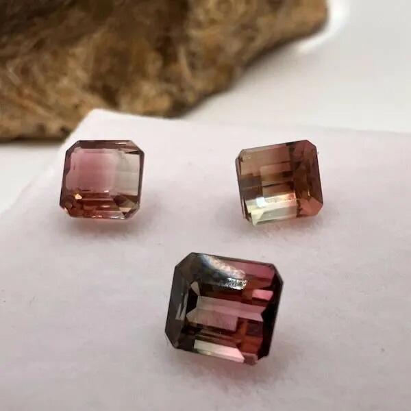 バイカラートルマリン  5,5mm×5mm×3,5mm V8488012627♪ 天然石 ルース 宝石 ジェム 裸石 誕生石 10月 パワーストーンの画像
