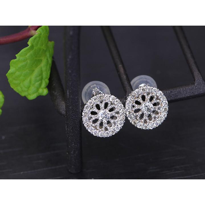 ダイヤモンドピアス　K18WG 美品 ダイヤモンド合計0.3カラット 結晶のような神秘的な煌き ピアスK18WG