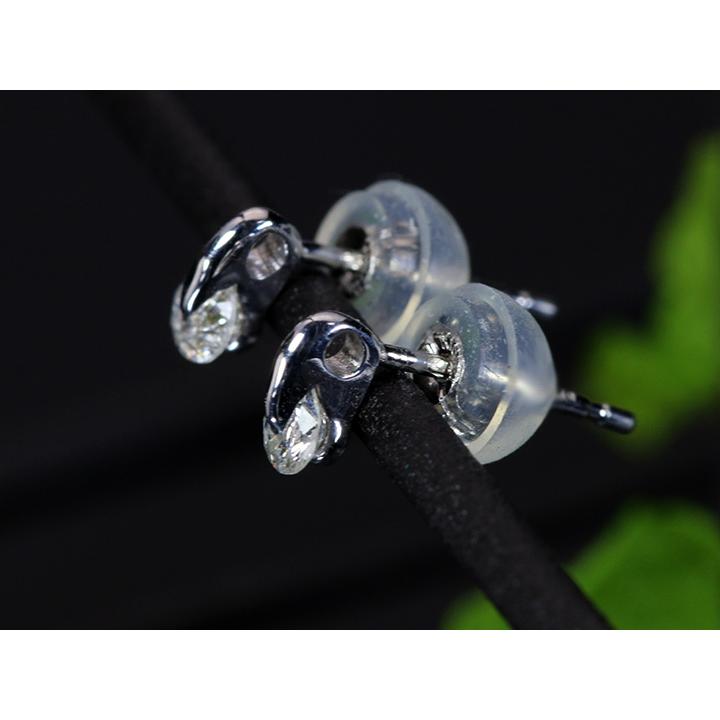 ダイヤモンド合計0.2ct 1点留セッティングのピアス一粒ダイヤの存在