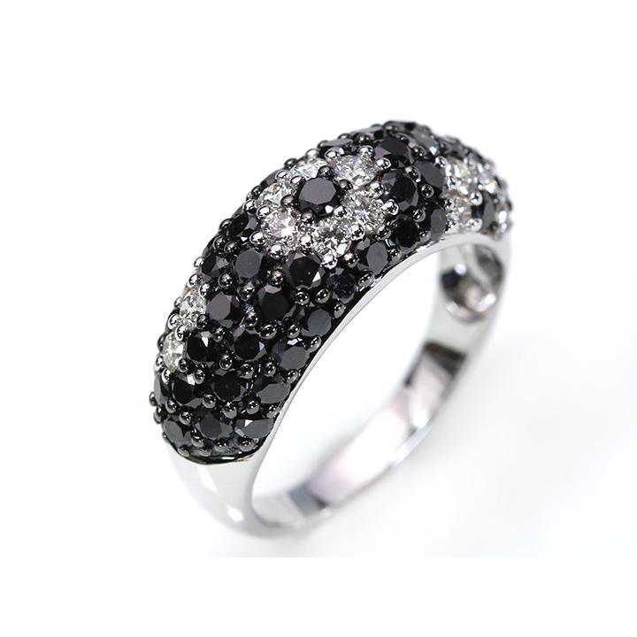 ブラックダイヤモンドの中に花咲く無色ダイヤのフラワー