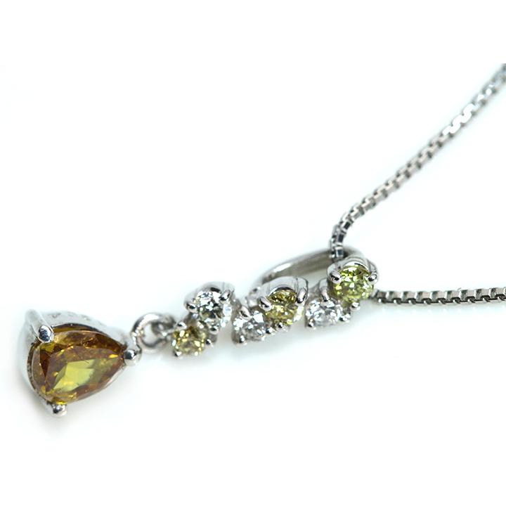 ブラウンとオレンジを感じる、イエローカラーダイヤモンド 0.303ct 