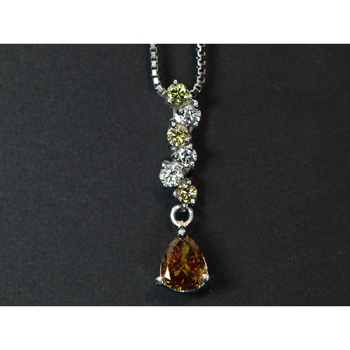 ブラウンとオレンジを感じる、イエローカラーダイヤモンド 0.303ct 