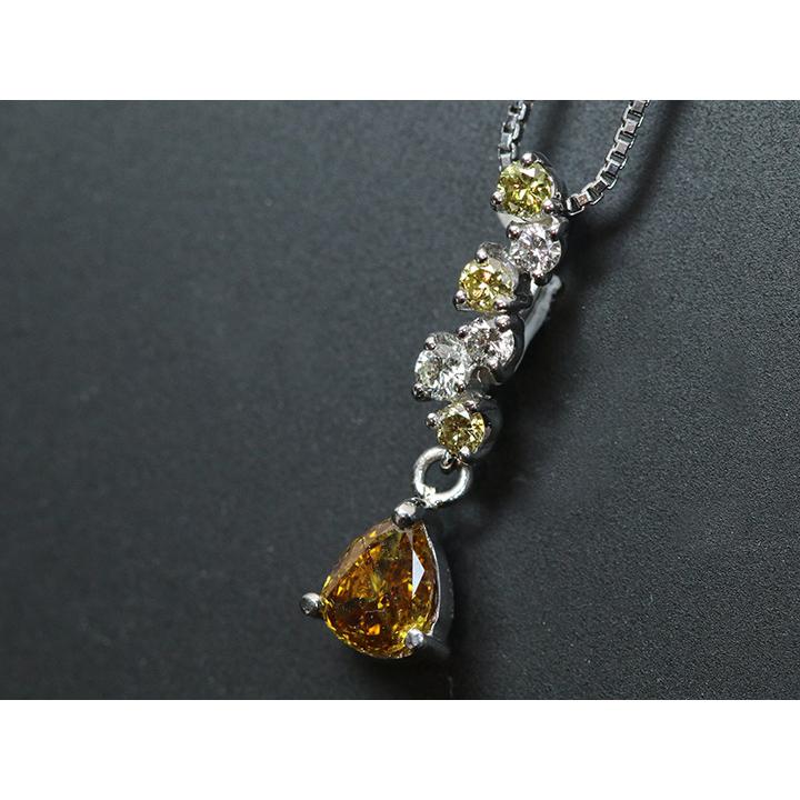 ブラウンとオレンジを感じる、イエローカラーダイヤモンド 0.303  