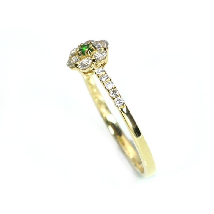 デマントイドガーネット0.03ct ロシア ウラル産 ホーステールが確認できる K18リング ダイヤモンド取り巻き/指輪 1点ものですが受注可の画像