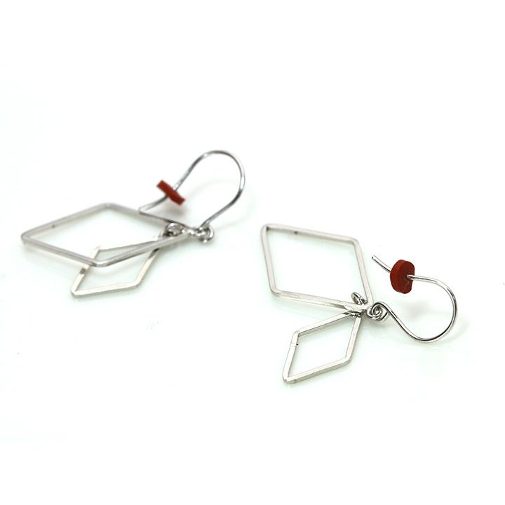 K18WG【刻印有り】幾何学デザイン地金ピアス 地金K18WGピアス ひし形の幾何学模様が揺れる フック式 イヤリング可