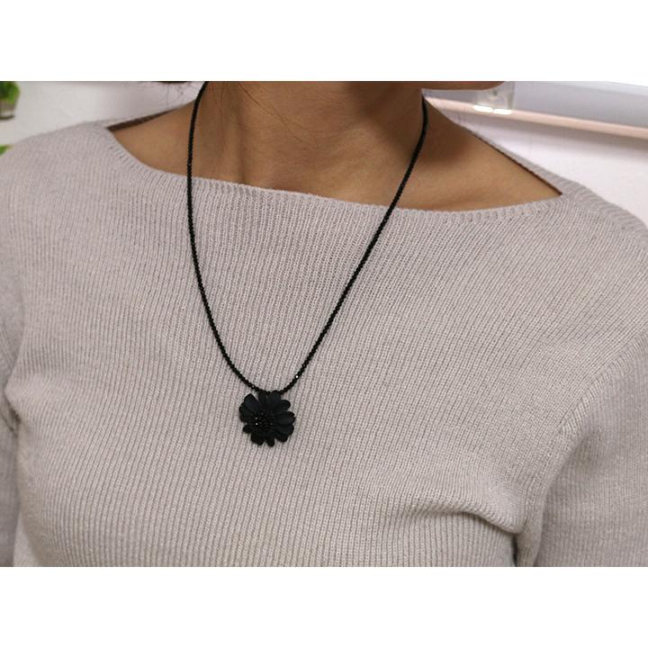 オニキスで描く立体的なフラワー ブラックスピネルネックレス 艶ありと艶消しの共存 K18金具　受注品の画像
