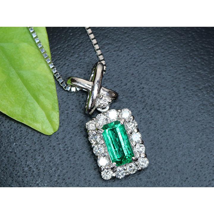 エメラルド 0.44ct スレンダーなシェイプ 明瞭なグリーン ダイヤ 