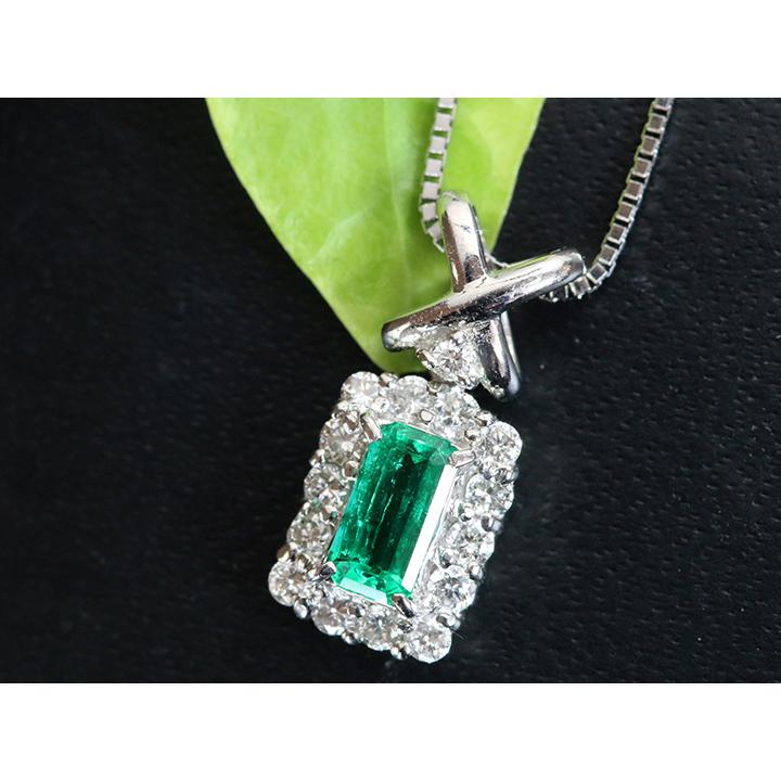 エメラルド 0.44ct スレンダーなシェイプ 明瞭なグリーン ダイヤ 