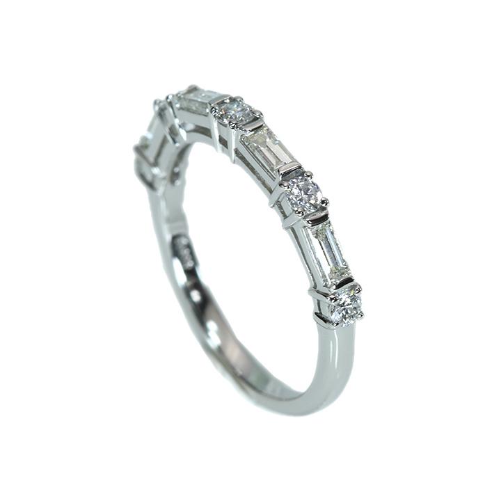ダイヤモンド 角＆ラウンドダイヤモンド合計0.65ct 一文字に並ぶ PT900 プラチナ リング 指輪 スレンダー 重ねつけに最適 受注品の画像