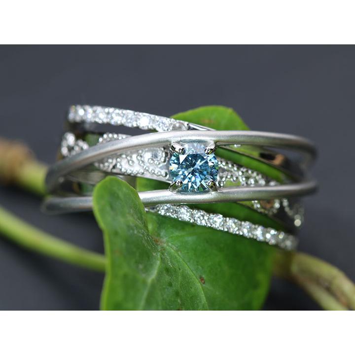 ブルーダイヤモンド0.19ct 爽やかなミントブルー つや消しとダイヤ 