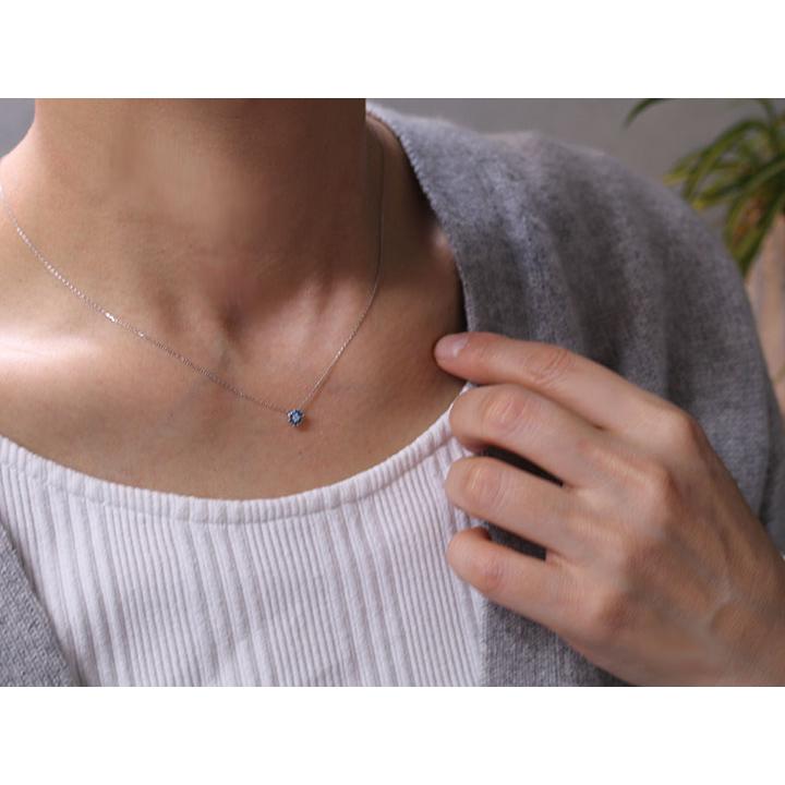 アウイナイト0.06ct 可憐なフラワー 胸元で艶めく上品な花 ダイヤ0.01