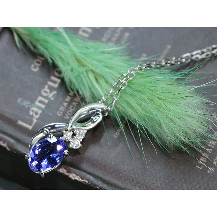 タンザナイト 0.69カラット ダイヤモンド 0.04カラット PT900（トップ