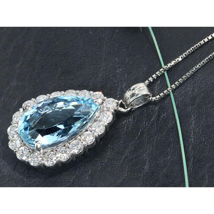 青色オーバル型ペンダントpt900ダイヤサンタアクアマリンカラー