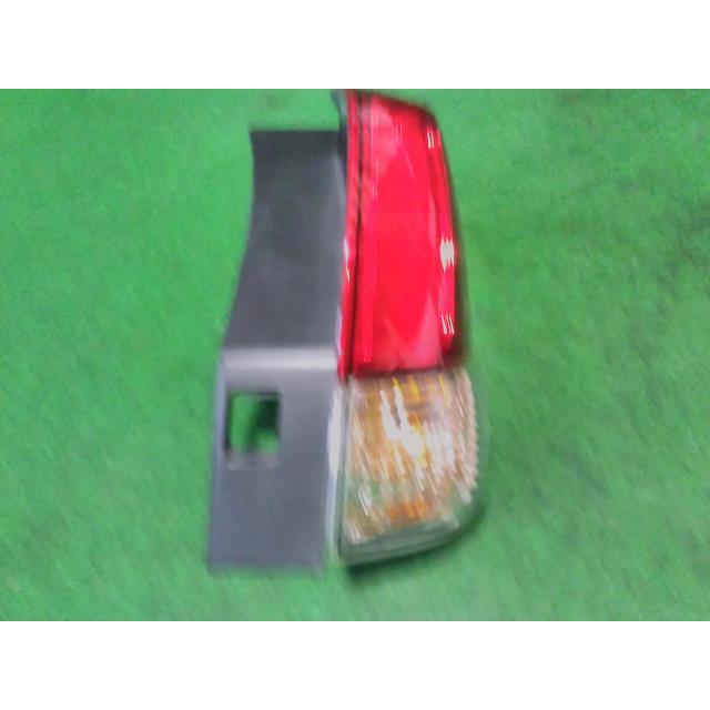 フォレスター 5AA-SKE 右 テール ランプ 61K : 山自販リサイクル