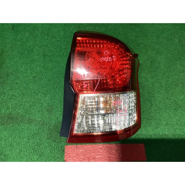 カローラフィールダー DAA-NKE165G 右 テール ランプ 040 : 山自販