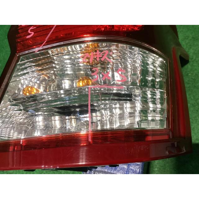 カローラフィールダー DAA-NKE165G 右 テール ランプ 040 : 山自販
