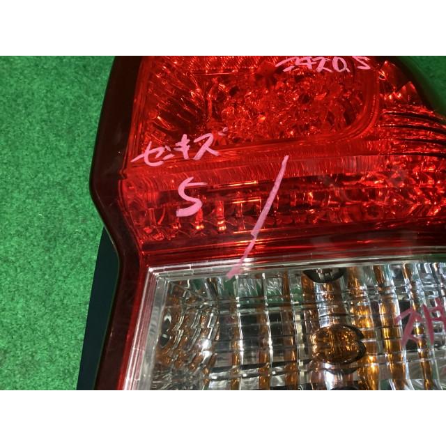 カローラフィールダー DAA-NKE165G 右 テール ランプ 040 : 山自販