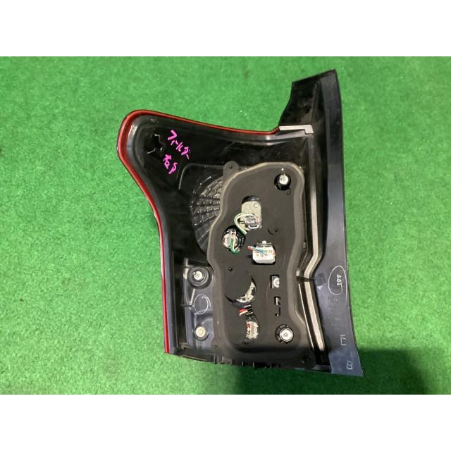 カローラフィールダー DAA-NKE165G 右 テール ランプ 040 : 山自販
