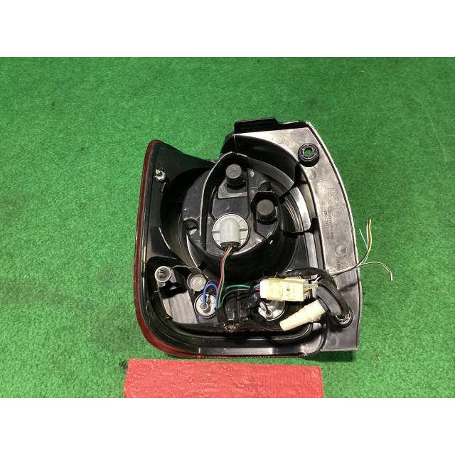 ムーヴ ムーヴキャンバス 5BA-LA800S 右 テール ランプ XF0 : 山自販