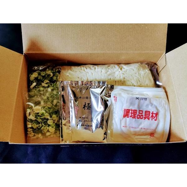 こぶ様 2枚 佐野緑黒2 有)麺工房かみおか 本格手揉み 佐野拉麺 極(3食入)(生麺・スープ