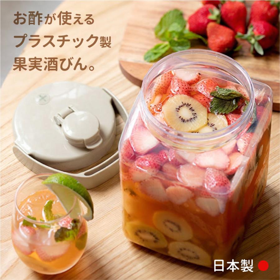 リピータ多数　プロが絞った濃厚な味わいの国産百花蜜 　梅酒瓶入り　おまけ付 TAKEYA（タケヤ） 梅酒瓶 プラスチック 角型 2.1L スリム グレージュ