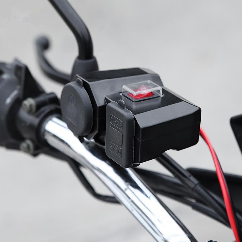 送料無料 便利グッズ バイク用 USB電源ソケット充電器 USB2ポート 4.2A