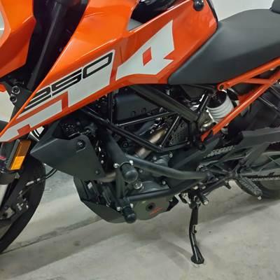 【並行輸入品】 バイク 二輪クラッシュバー フレームスライダー エンジンガード バンパースタントケージ 落下防止 ktmデューク390 250 2017 2018 2019 2020の画像