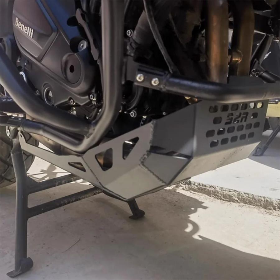 【並行輸入品】QJMOTOR QJ モーター SRT 700X 700 SRT700X SRT700 X バイクアクセサリースキッドプレートガードエンジン保護カバーシャーシの画像