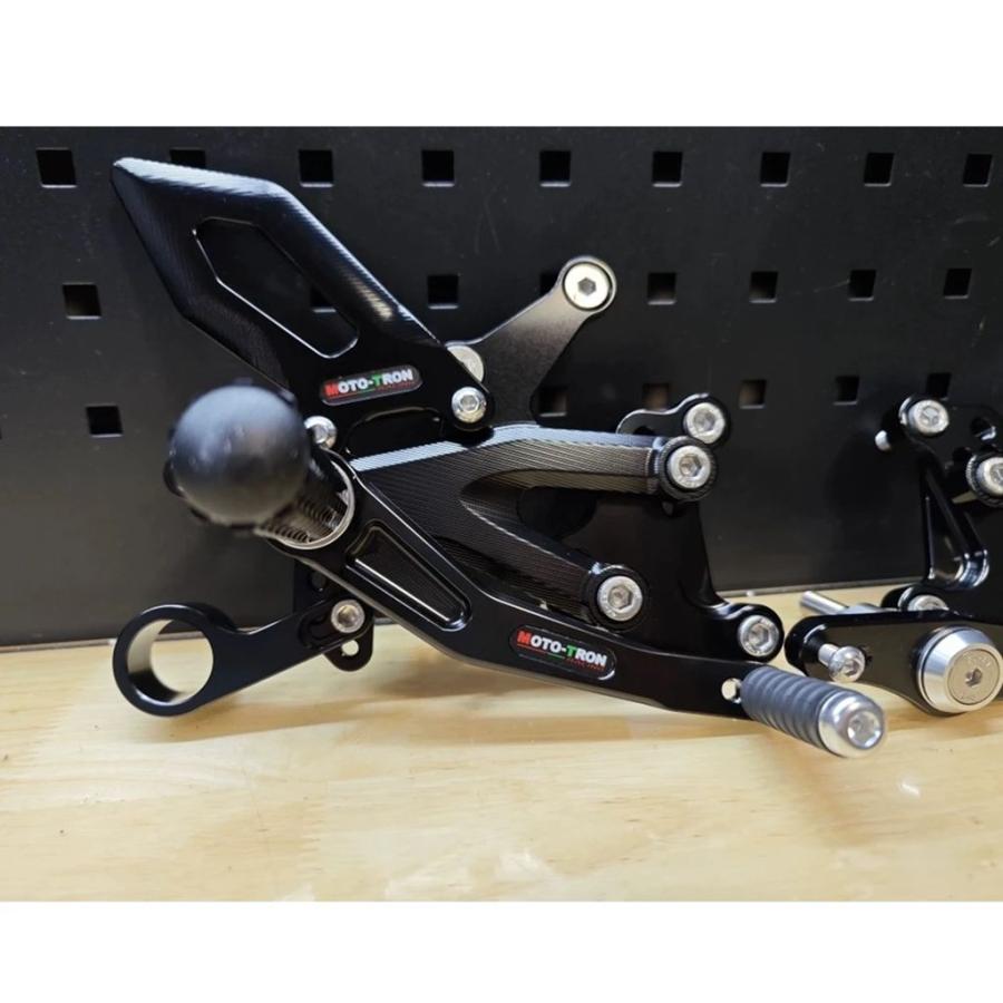 【並行輸入品】MOTO-TRON バイク CNC リアセットリアセットフットレストフットレストトライアンフ 765RS 2020-2021-2022-2023-2024-2025の画像