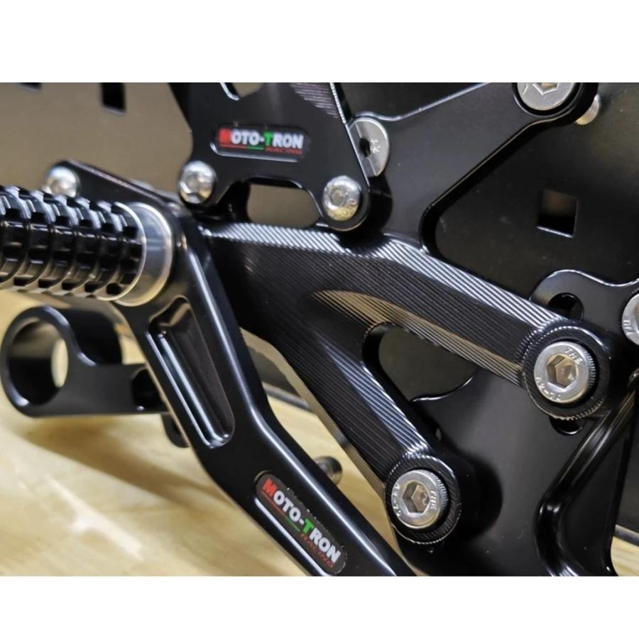 【並行輸入品】MOTO-TRON バイク CNC リアセットリアセットフットレストフットレストトライアンフ 765RS 2020-2021-2022-2023-2024-2025の画像